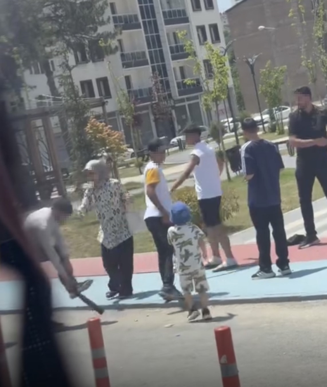 Kavga ettiği şahsa bacağından çıkardığı pala ile saldırdı