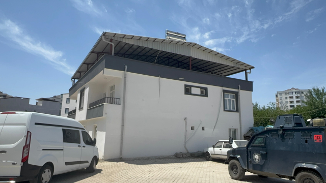 Diyarbakır'da oğlunun çekiçli saldırısına uğrayan baba ağır yaralandı