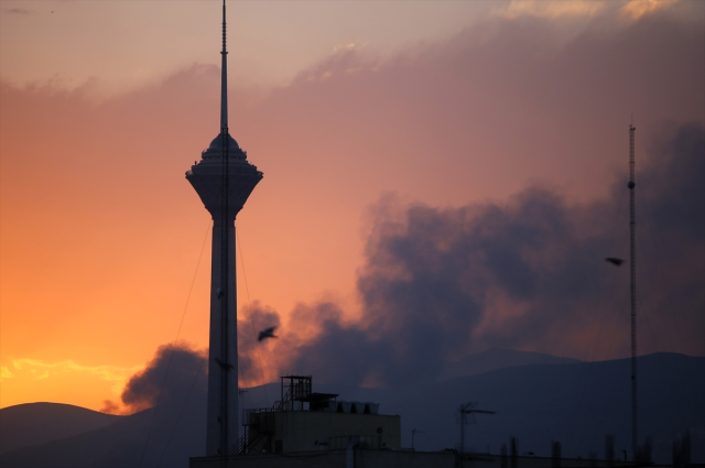İsrail, İran devlet televizyonunu vurdu! Saldırı canlı yayına yansıdı