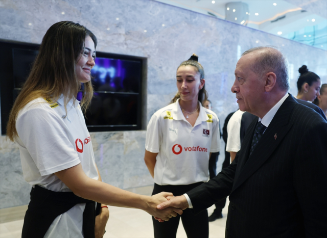 Cumhurbaşkanı Erdoğan, A Milli Kadın Voleybol Takımını kabul etti