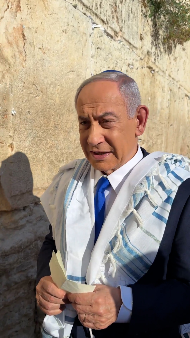 Netanyahu, Trump'a Ağlama Duvarı'nda dua etti, dünyanın beklediği mesajı da verdi