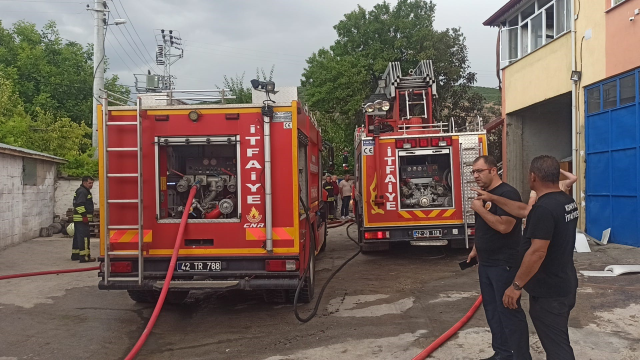 Otları temizlemek isterken komşusunun evini yaktı