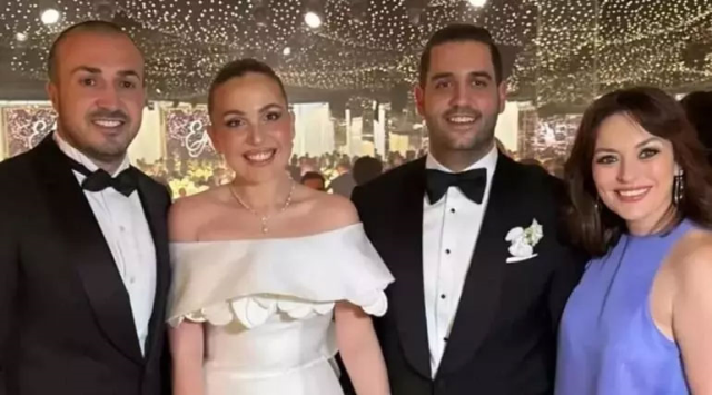 Ezgi Mola ile Mustafa Aksakallı boşanıyor Ezgi Mola ile Mustafa Aksakallı boşanıyor