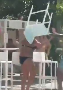 İngiliz futbolcu, havuz başında tartışı kadına sandalye ile saldırdı İngiliz futbolcu, havuz başında tartışı kadına sandalye ile saldırdı