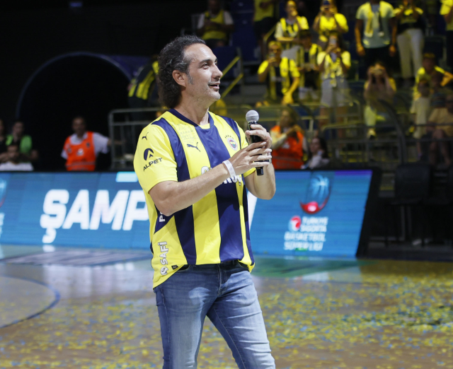Yer yerinden oynadı! Fenerbahçe'nin şampiyonluk kutlamalarına ünlü akını