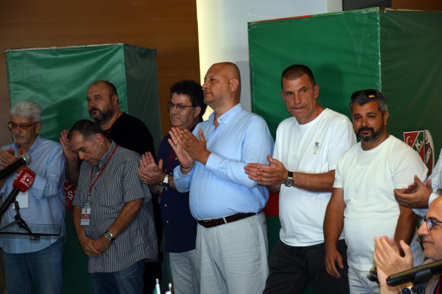 Karşıyaka'da Aygün Cicibaş kapı kapı dolaşacak Karşıyaka'da Aygün Cicibaş kapı kapı dolaşacak