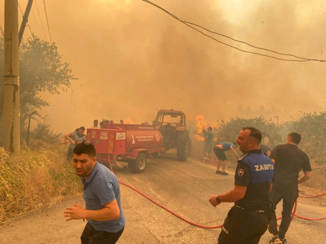 Türkiye yangınlarla boğuşuyor! Gelen görüntüler yürek burktu Türkiye yangınlarla boğuşuyor! Gelen görüntüler yürek burktu