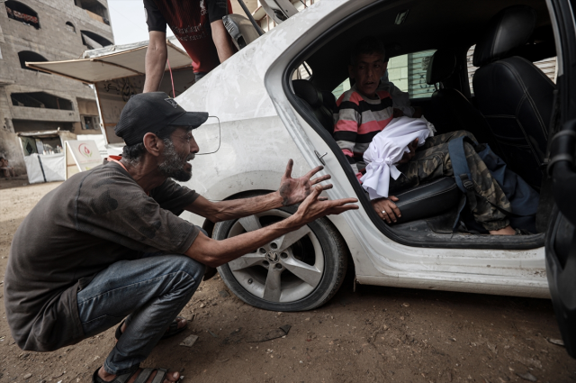 İsrail Gazze'ye 'Masal bitti, Hamas artık tarih oldu' yazılı bildiriler attı