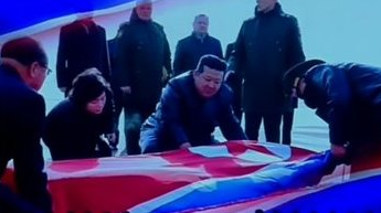 Kim Jong-un, Ukrayna'da ölen Kuzey Koreli askerler için gözyaşlarına boğuldu