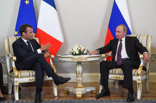 Putin ile Macron arasında yaklaşık 3 yılın ardından ilk görüşme