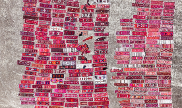 Kavurucu sıcaklar, tarlalara serilen halıların daha fazla pastelleşmesini sağlayacak