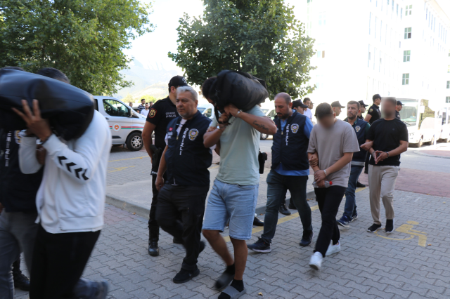 Önce eskort, sonra avukat olduklarını söyleyerek 11 milyon dolandırdılar