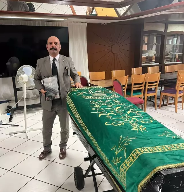 Cenazeye katılan kişi FETÖ firarisi Zekeriya Öz sanıldı, bambaşka biri çıktı