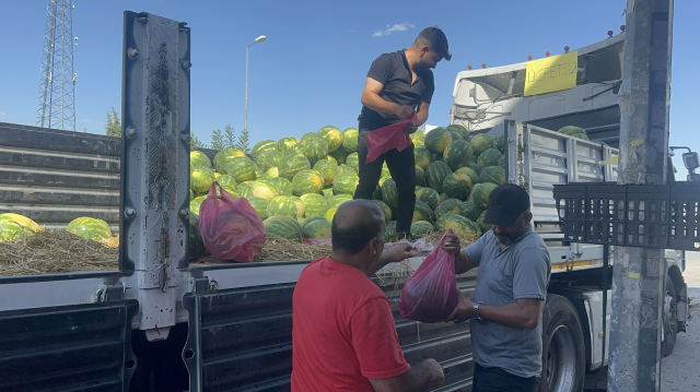 Elazığ'da 30 ton karpuz, vatandaşa ücretsiz dağıtıldı
