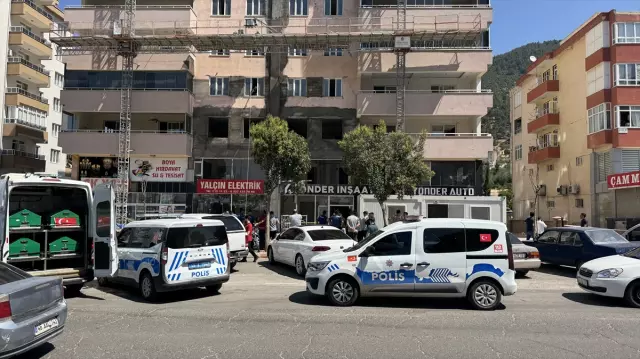 İnşaat iskelesi çöktü: 2 işçi hayatını kaybetti, 1 işçi ağır yaralı