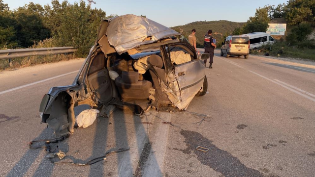 Çorum'da feci kaza! Otomobil ikiye bölündü, 11 kişi yaralandı