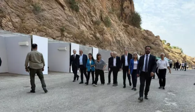 İlk PKK'lı grup silahlarını yaktı