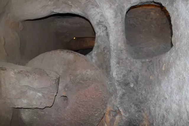 Dededen miras kalan konağın altından 2 bin yıllık yer altı şehri çıktı
