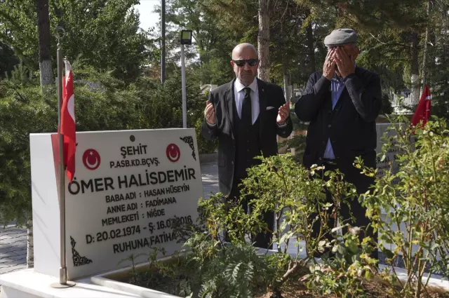 15 Temmuz'da tarihi emir vermişti! Zekai Aksakallı, Ömer Halisdemir'in kabrini ziyaret etti