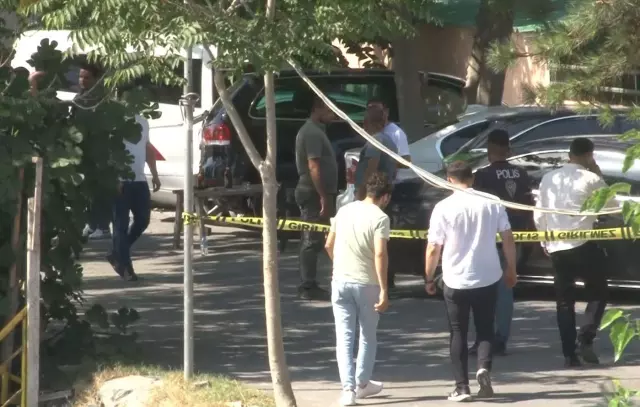 Küçükçekmece'de uzun namlulu silahlarla saldırı: 2 yaralı