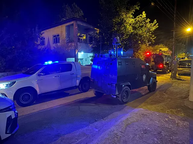 Van'da kalaşnikoflu saldırı! Baba hayatını kaybetti, 3 kızı yaralandı