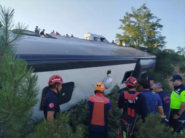Balıkesir'de yolcu otobüsü şarampole devrildi: 27 yaralı