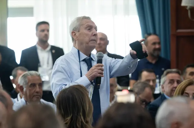 Aziz Yıldırım Hamdi Akın'a fena patladı: Otur sen lan