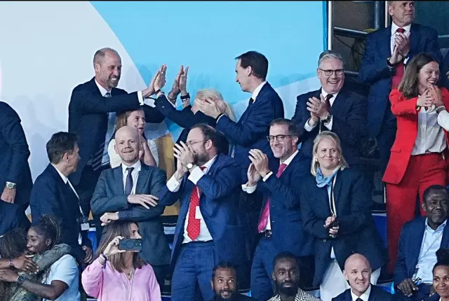 İngiltere kupayı kazandı, Prenses Charlotte'un sempatik tepkisi finale damga vurdu