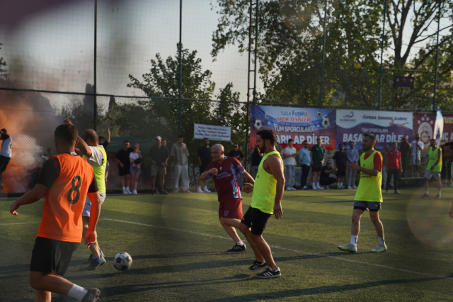 Kanseri Yenen Yasin, Halı Sahada Zaferini Kutladı