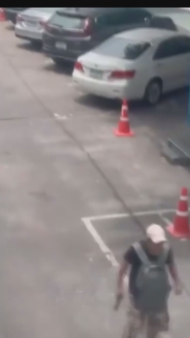 Pazar yerinde 5 kişiyi öldürüp soğukkanlı bir şekilde olay yerinden uzaklaştı