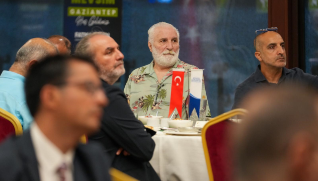 Fatma Şahin, İstanbul'daki medya temsilcileri, akademisyenler ve sanatçılarla buluştu
