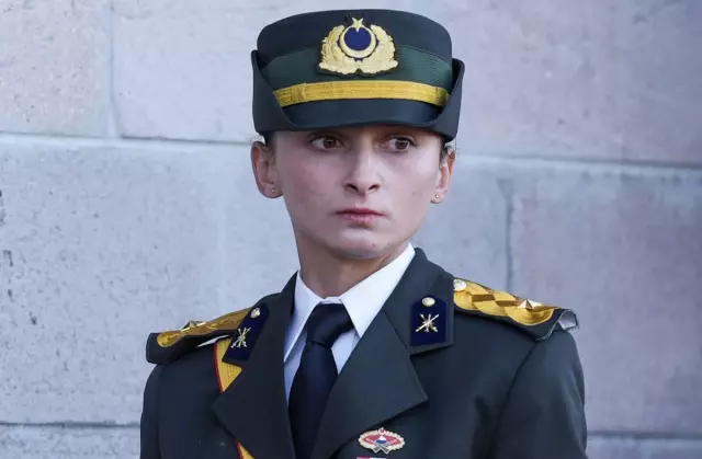 TSK'dan ihraç edilen Ebru Eroğlu zorda