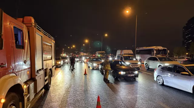 Eyüpsultan'da 16 araç birbirine girdi, yaralılar var