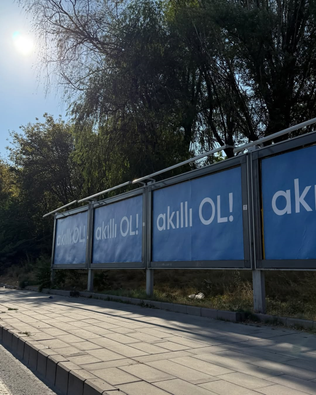 Ankara'da görülen gizemli 'Akıllı ol' afişleri merak uyandırdı