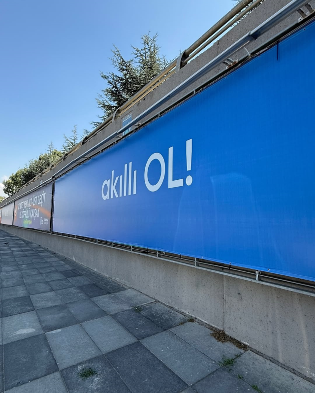 Ankara'da görülen gizemli 'Akıllı ol' afişleri merak uyandırdı