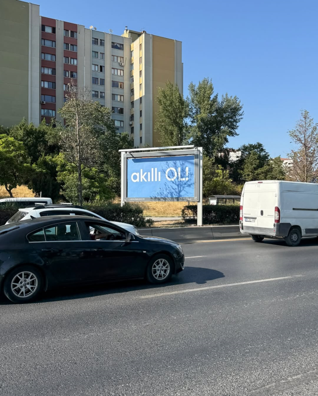 Ankara'da görülen gizemli 'Akıllı ol' afişleri merak uyandırdı