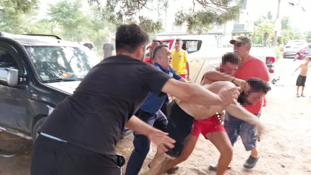 Cankurtaranlar, tek bir kişiye tekme tokat saldırdı