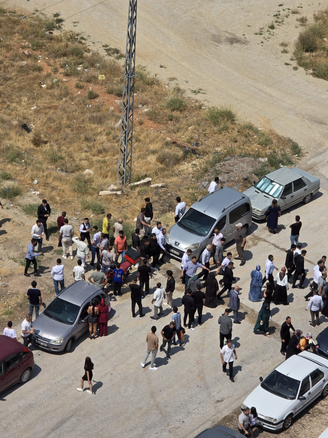 Düğünde kavga çıkardı, ihbara gelen polis aracına saldırdı