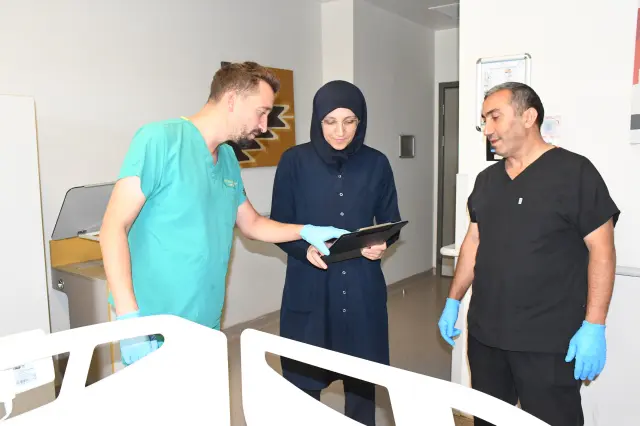 70 yaşındaki kadının karnından 40 kilogram kitle çıkarıldı