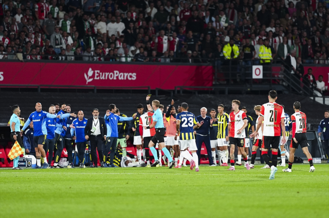 Atılan manşetleri görmeniz lazım! Bütün ülke Fenerbahçe'yi konuşuyor