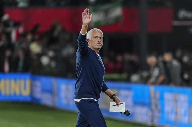 Atılan manşetleri görmeniz lazım! Bütün ülke Fenerbahçe'yi konuşuyor