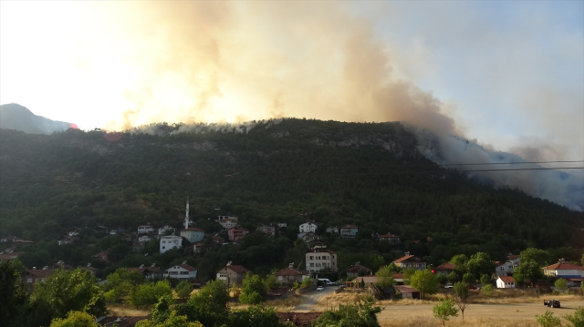 Karabük'te ormanlık alanda yeniden yangın çıktı