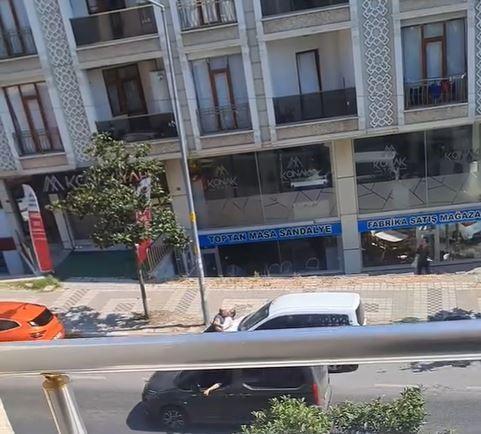 Karısının eski kocasını sokak ortasında silahla vurdu