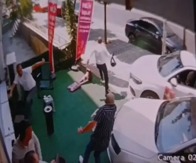 Karısının eski kocasını sokak ortasında silahla vurdu
