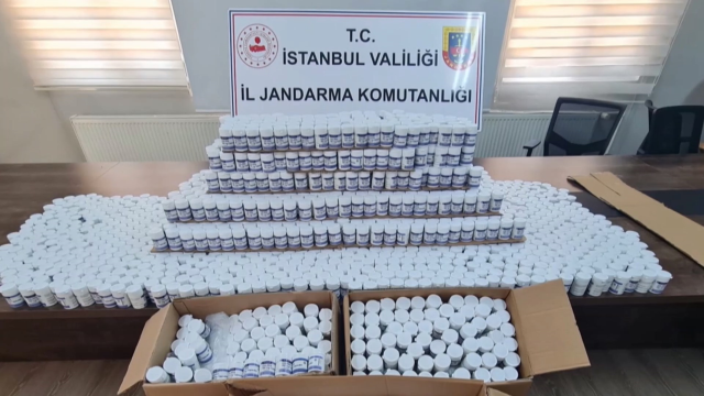 İstanbul'da zehir tacirlerine operasyon: Yaklaşık 2 milyon uyuşturucu hap ele geçirildi