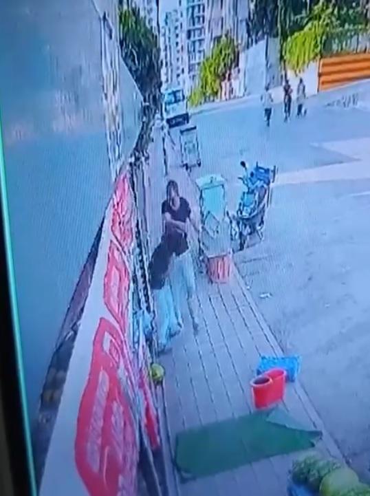 Sipariş ettiği marulu beğenmeyen bekçi, 15 yaşındaki çırağı darbetti