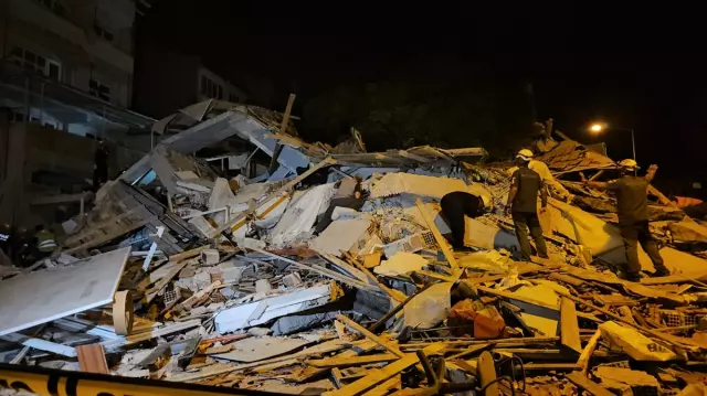 6.1'lik depremin vurduğu Balıkesir'den gelen görüntüler iç açıcı değil: Allah'ım her yer yıkıldı!