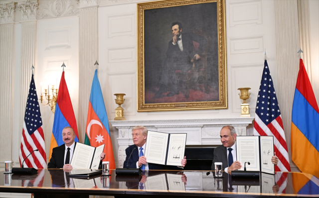 Azerbaycan ve Ermenistan'ın parafladığı barış anlaşması metni yayınlandı
