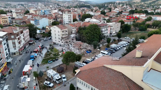 Sındırgıda'daki depremde yıkılan binayla ilgili jet soruşturma! 2 kişi gözaltında