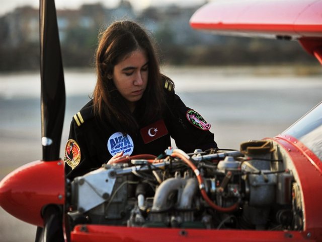 Türkiye'nin en genç pilot adayı Defne, TIME'ın 'Yılın Kızları' listesinde
